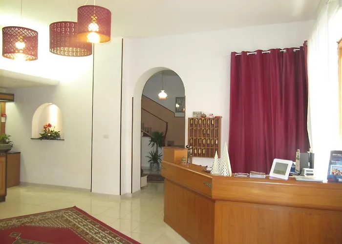 Gloria Отель Варацце